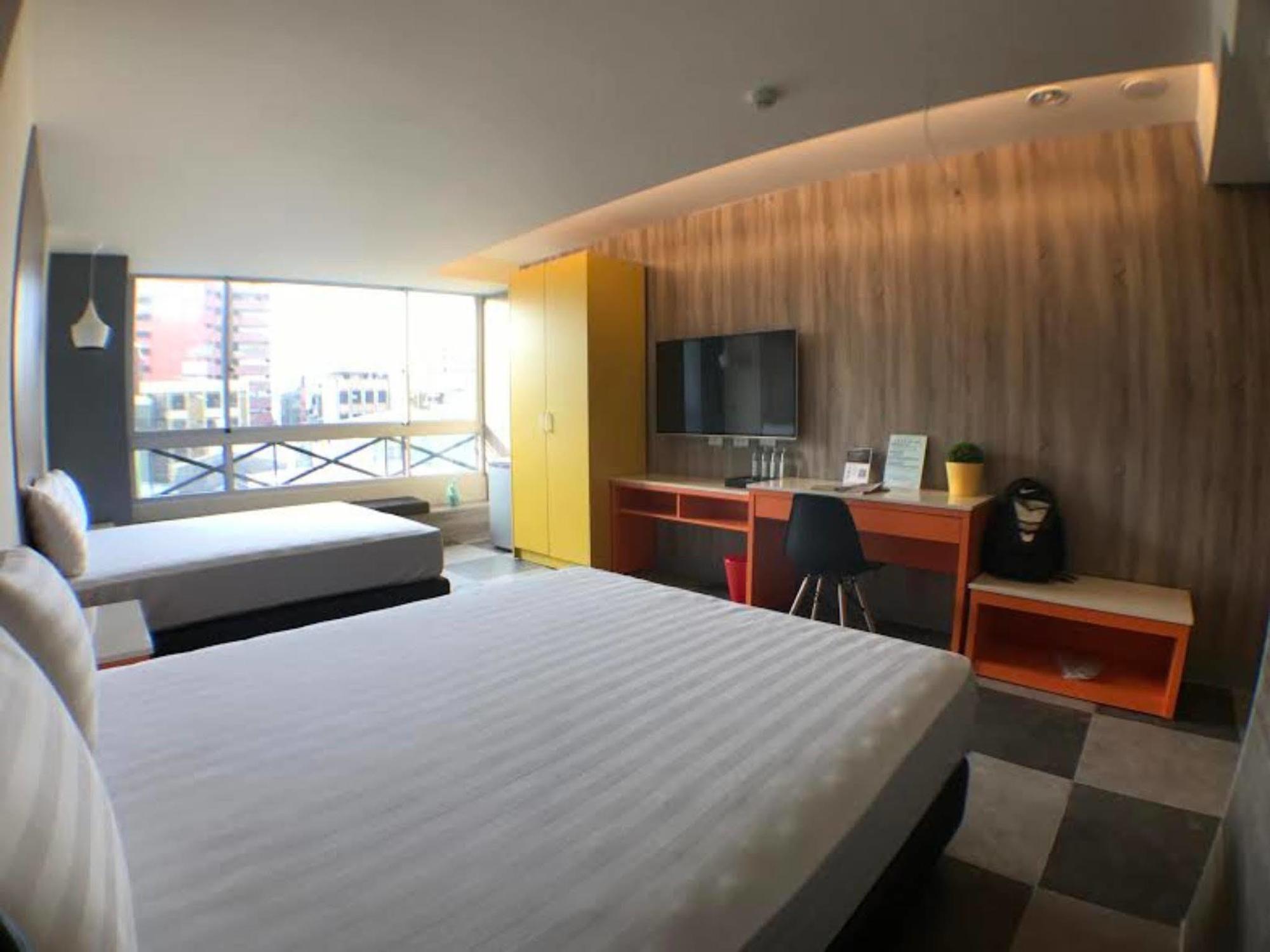 P&E Hotel Tainan Buitenkant foto