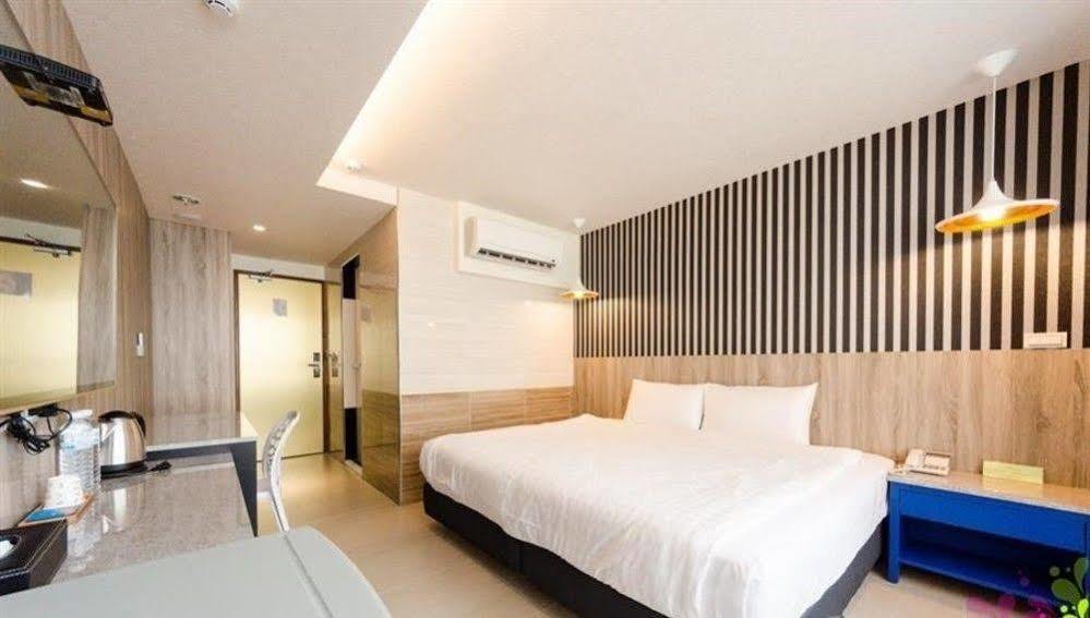 P&E Hotel Tainan Buitenkant foto