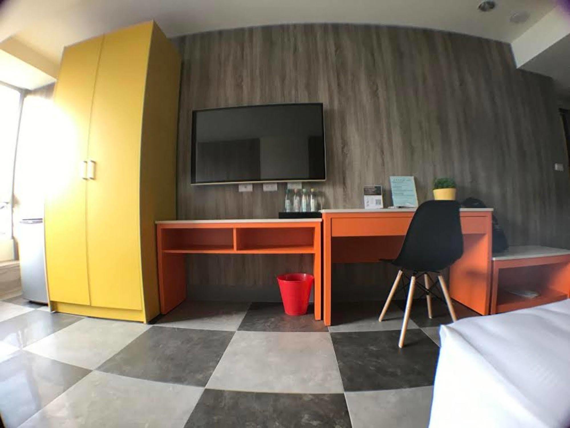 P&E Hotel Tainan Buitenkant foto