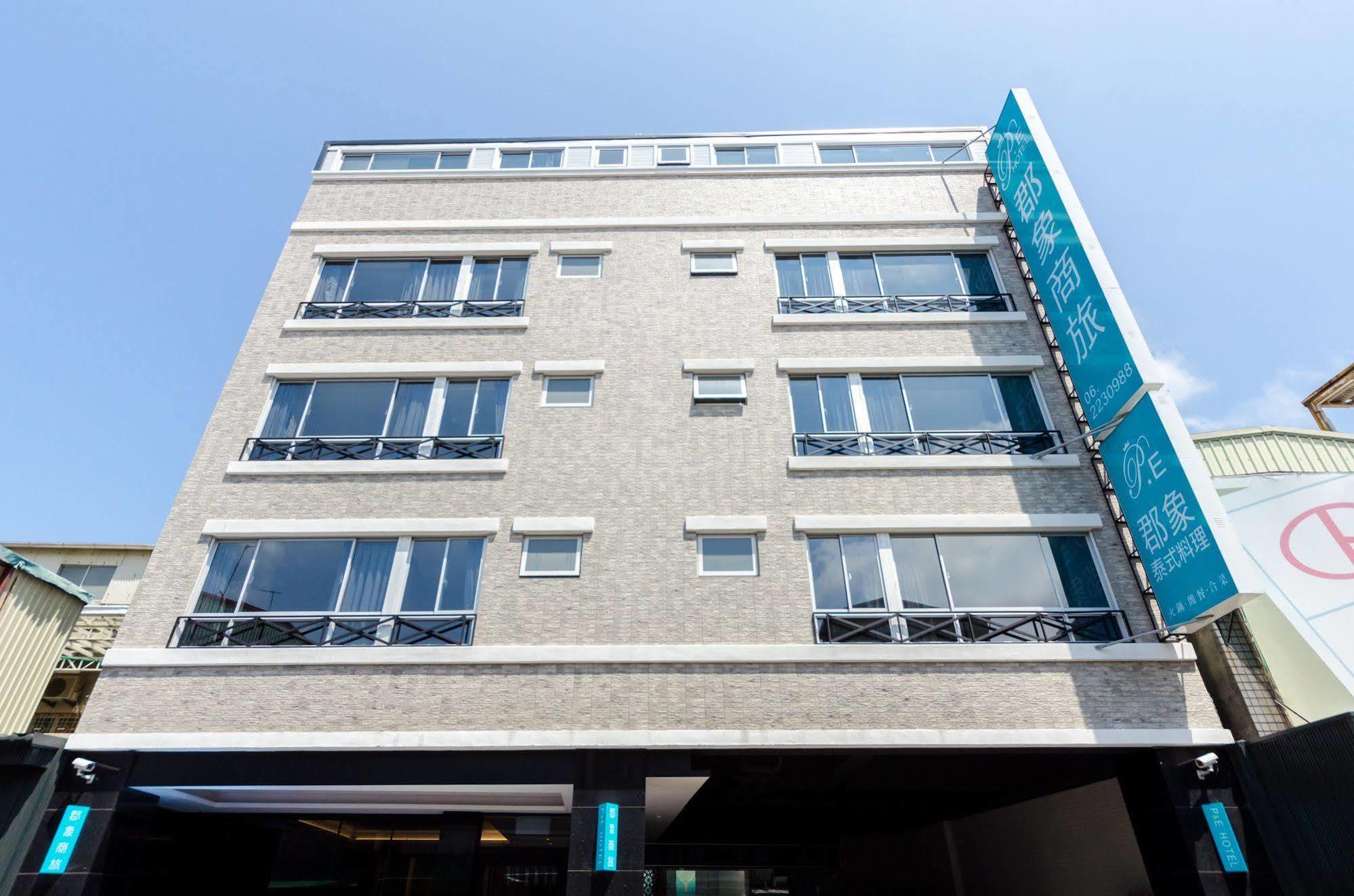 P&E Hotel Tainan Buitenkant foto