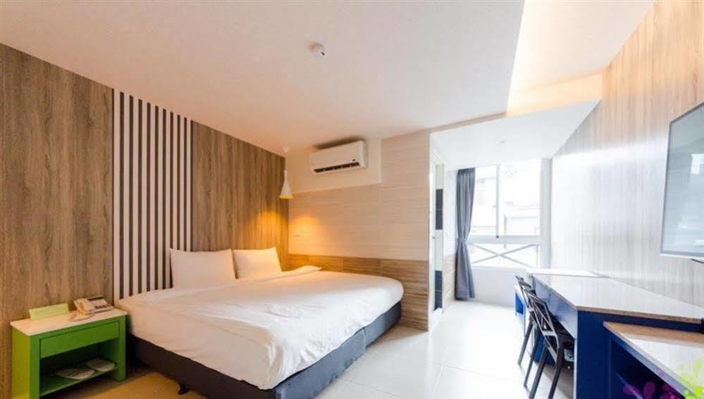 P&E Hotel Tainan Buitenkant foto