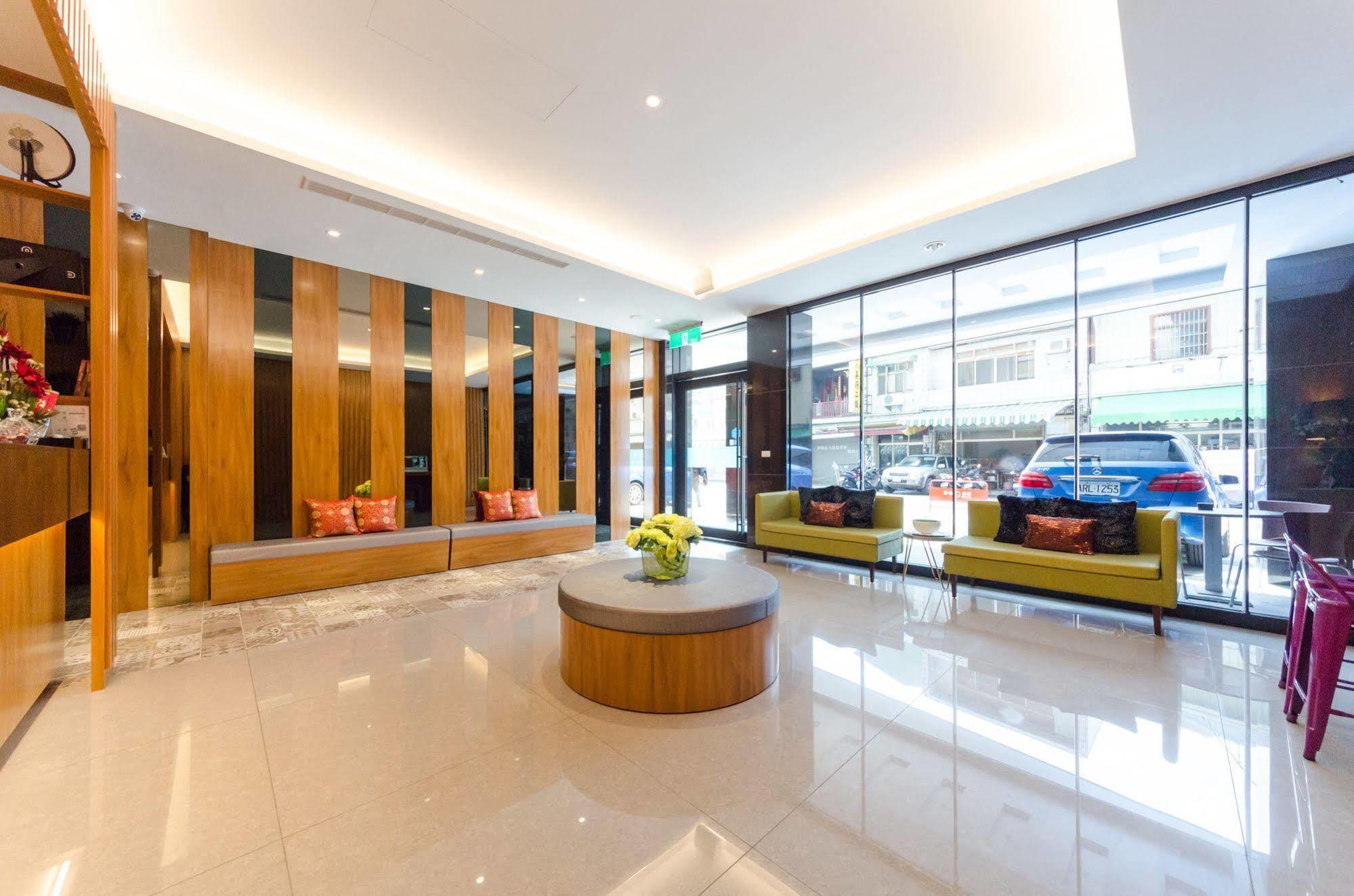 P&E Hotel Tainan Buitenkant foto