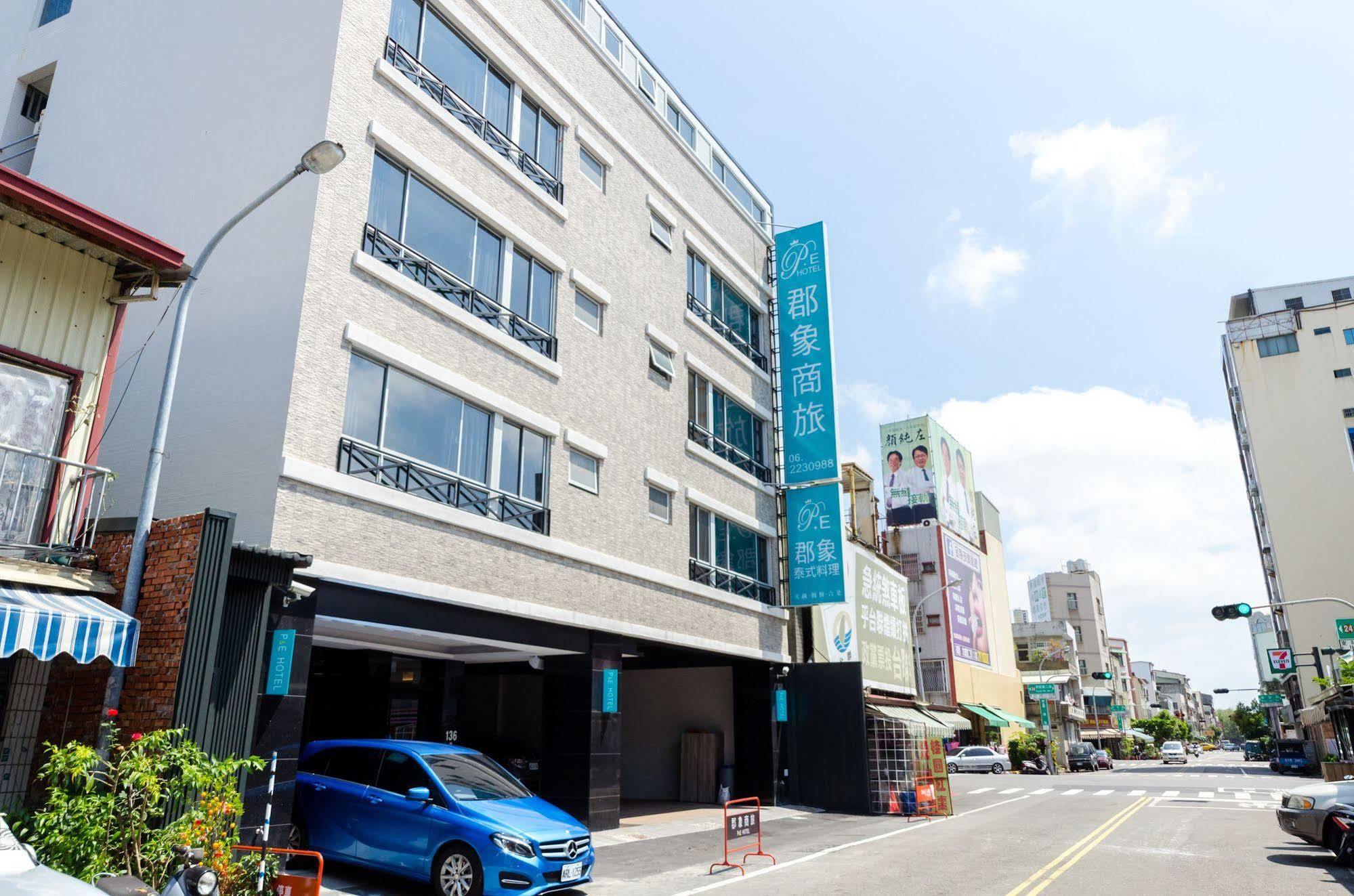 P&E Hotel Tainan Buitenkant foto